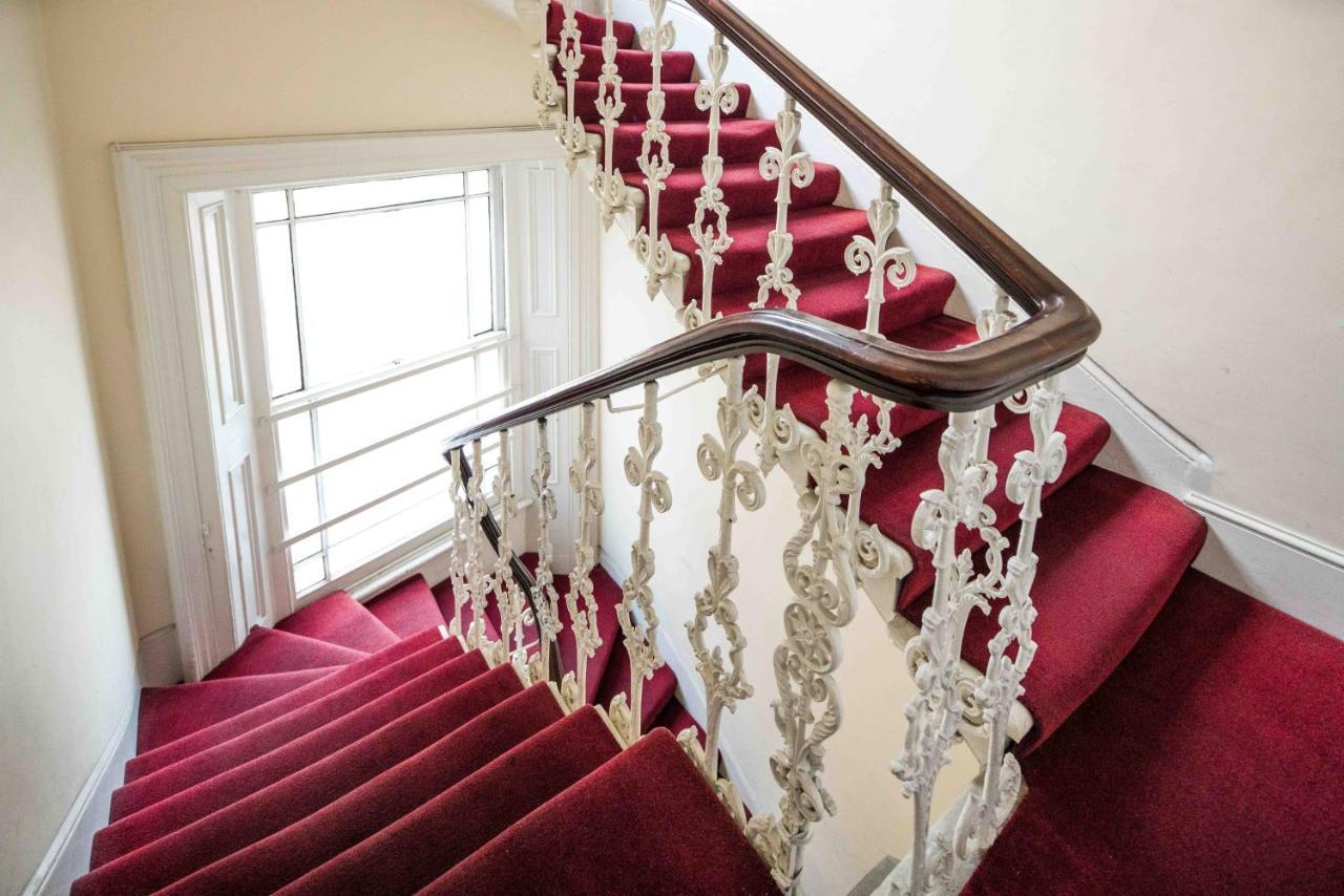 Appartamento Four Beds By The Station Londra Esterno foto