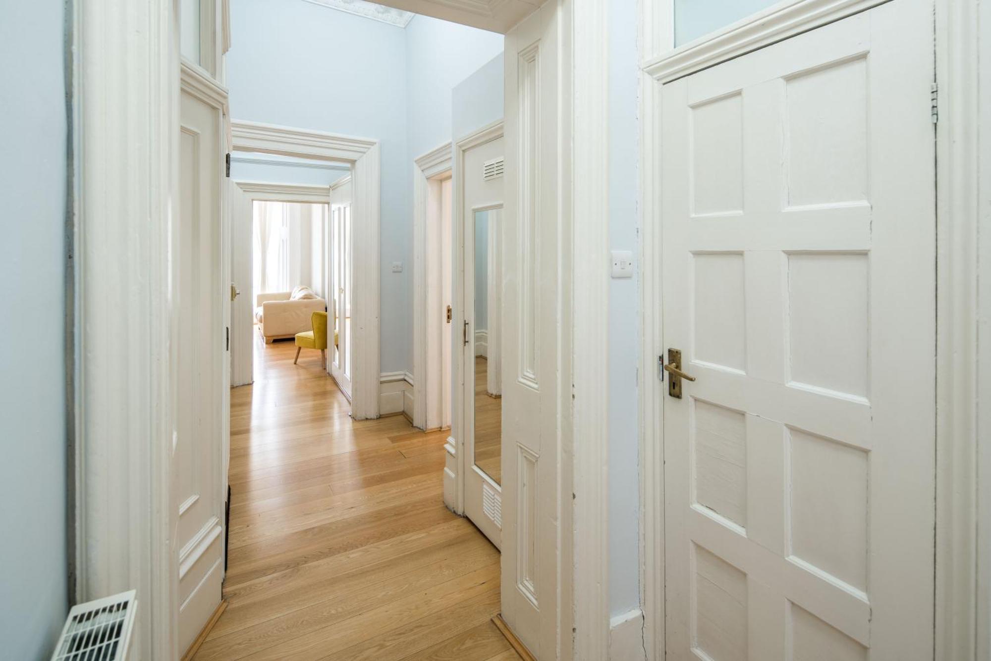 Appartamento Four Beds By The Station Londra Esterno foto