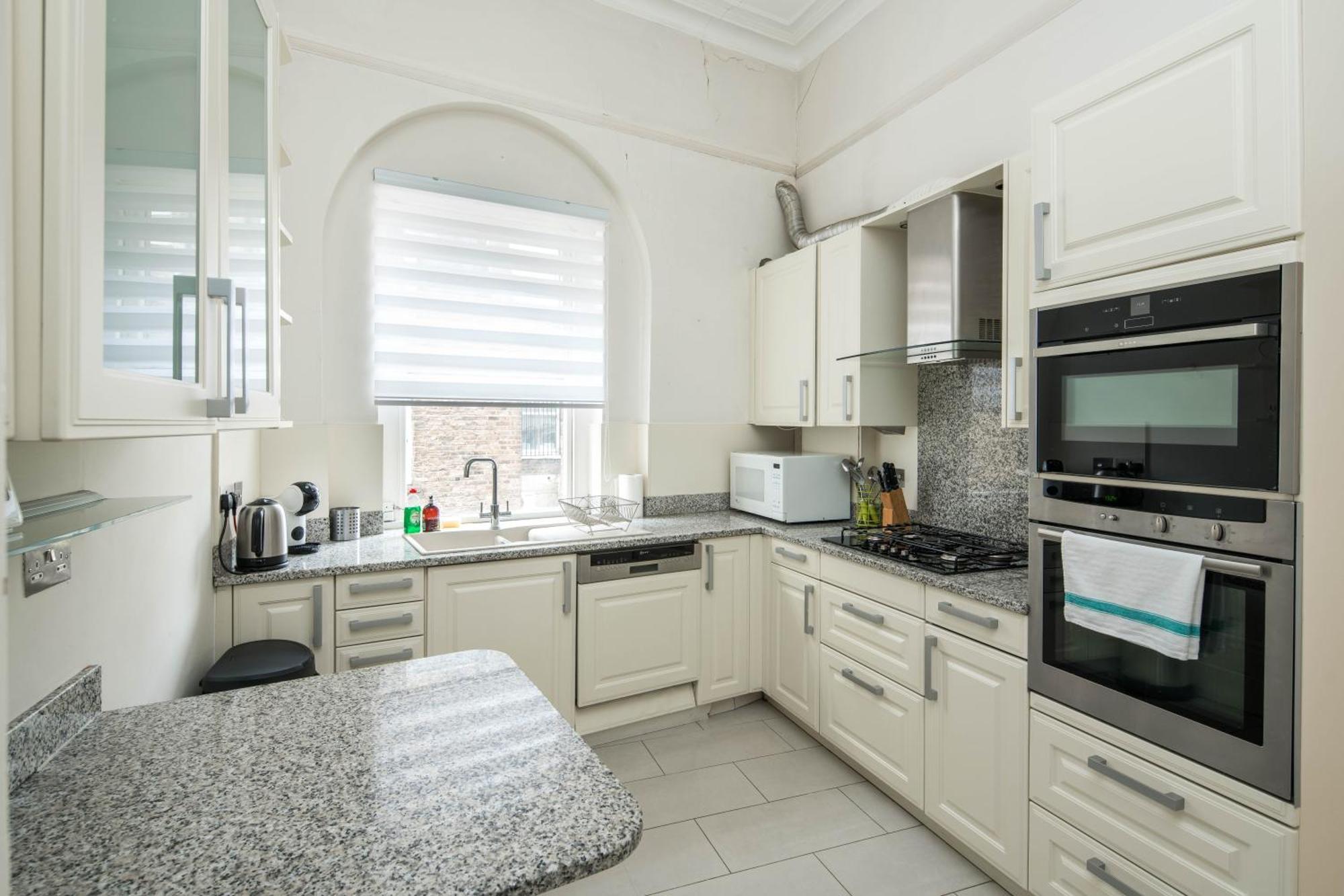 Appartamento Four Beds By The Station Londra Esterno foto