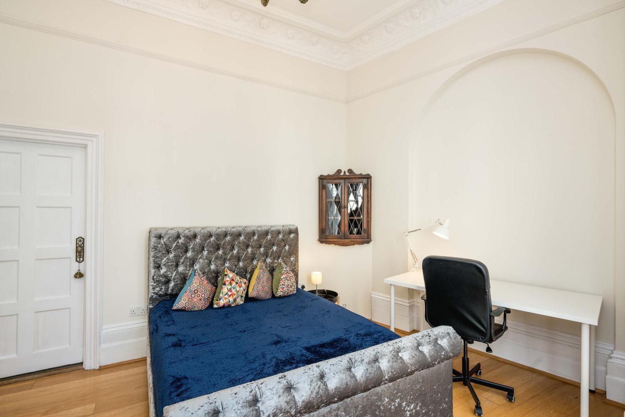 Appartamento Four Beds By The Station Londra Esterno foto