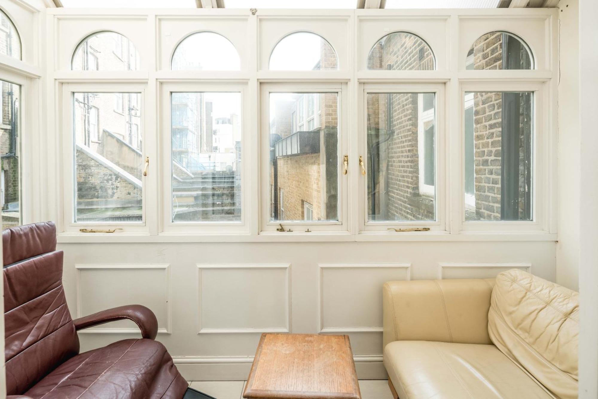 Appartamento Four Beds By The Station Londra Esterno foto