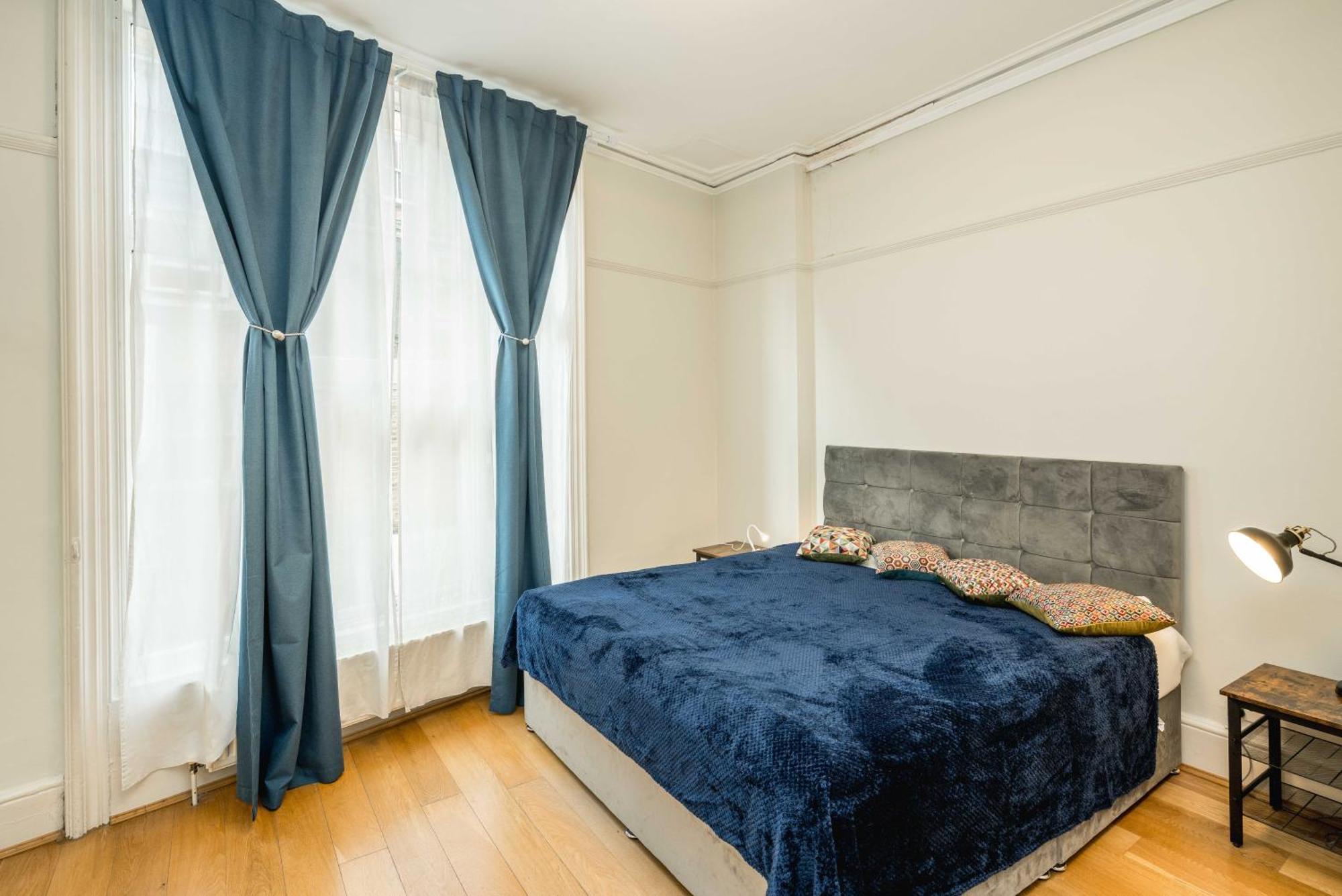 Appartamento Four Beds By The Station Londra Esterno foto