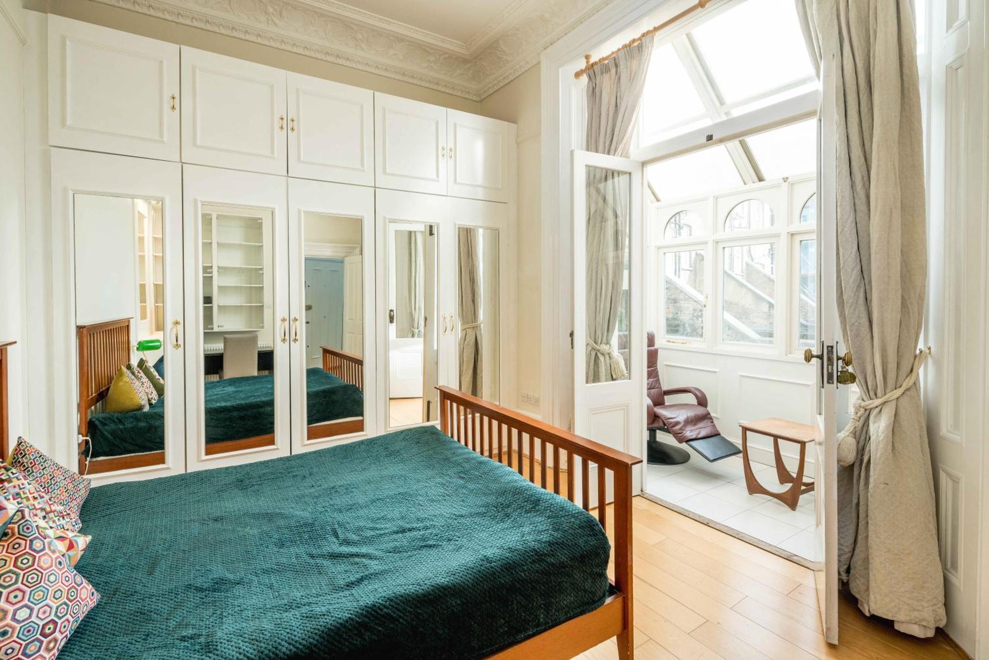 Appartamento Four Beds By The Station Londra Esterno foto
