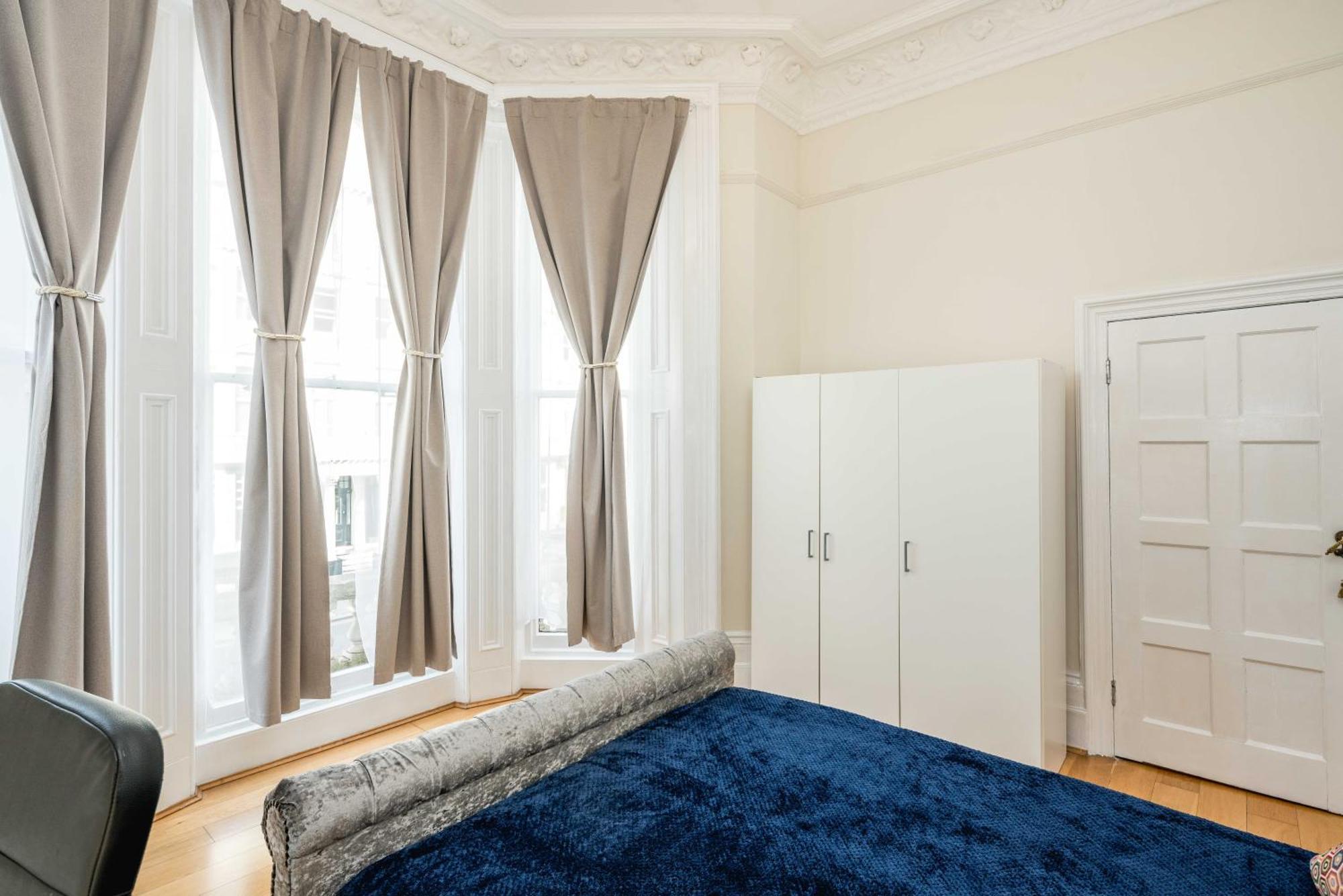 Appartamento Four Beds By The Station Londra Esterno foto
