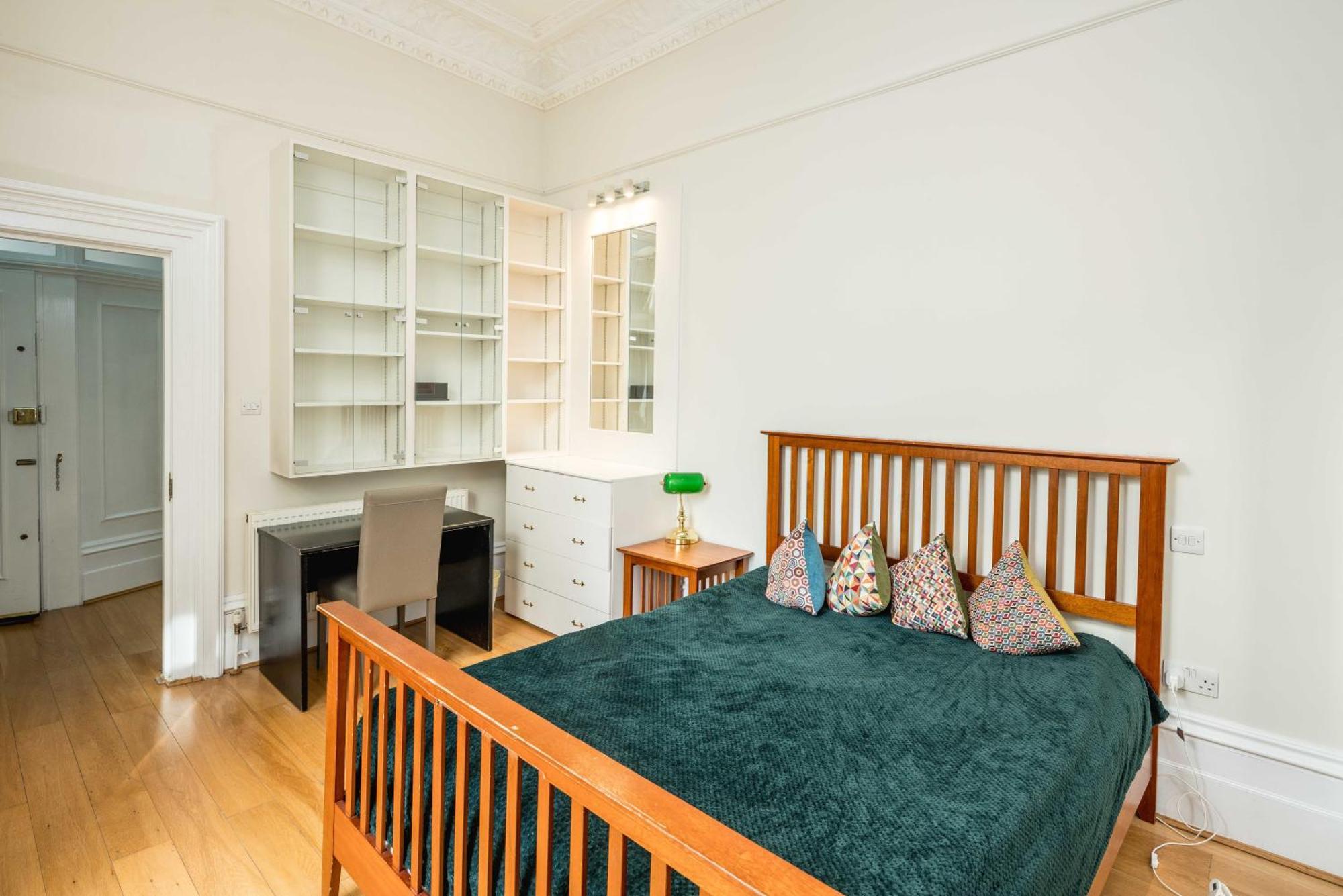 Appartamento Four Beds By The Station Londra Esterno foto